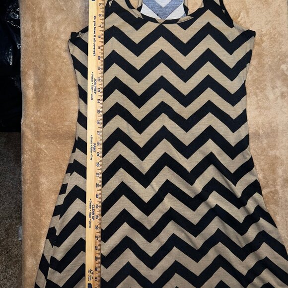 Faded Glory‎ Medium Chevron Razorback Sleeveless Tank Tan Black C03 - Picture 5 of 6